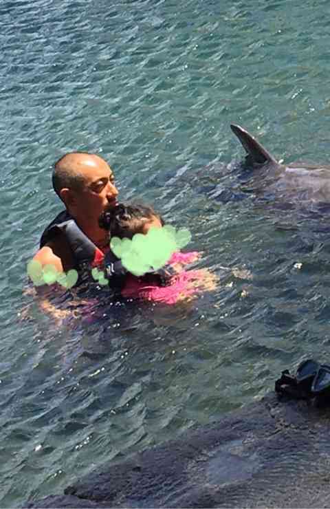 小林麻耶と市川海老蔵が同じポーズの「匂わせ写真」をブログに投稿