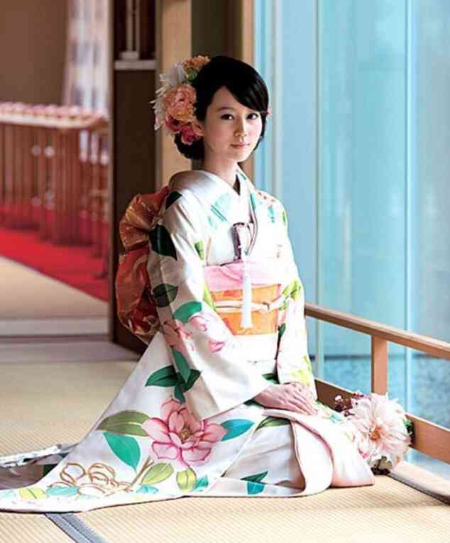 堀北真希 茶髪ショートに…親子3人の休日で見せた激変の今