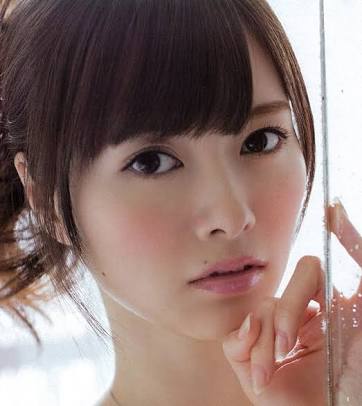 綾瀬はるか、華やかなドレス姿で登場 クリスマスの予定は「お仕事」