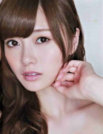 綾瀬はるか、華やかなドレス姿で登場 クリスマスの予定は「お仕事」