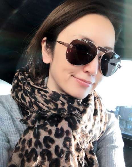 矢田亜希子、保護者会へ向かうサングラス姿に「女優の貫禄」!
