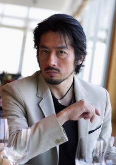ヒゲが似合う有名人