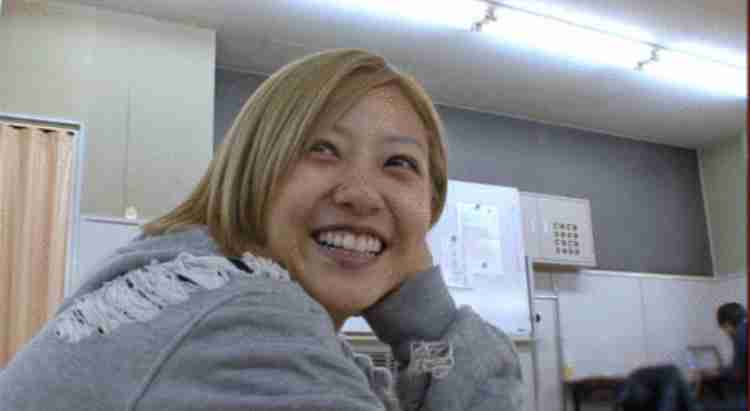 元AAA伊藤千晃、スリップ1枚の大人ショット公開で反響「セクシー千晃」「ほんとにママですか？」