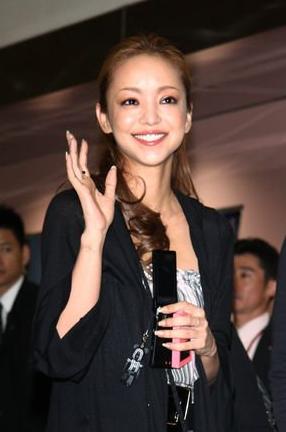 芸能人の美しい不意討ち画像を貼るトピ