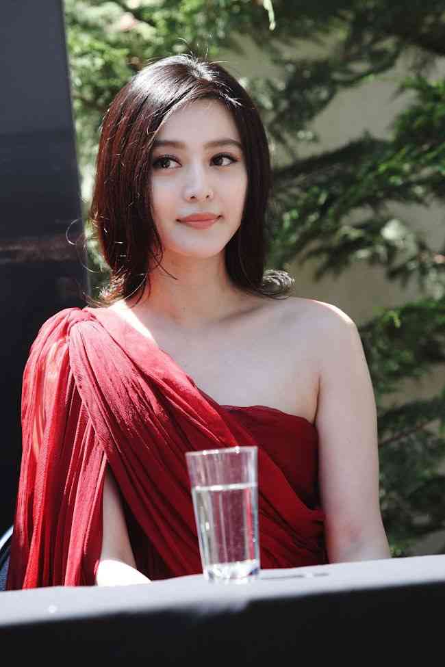 芸能人の美しい不意討ち画像を貼るトピ