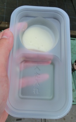 辻希美、イチゴ狩りで摘んだ新鮮なイチゴに練乳たっぷりで批判殺到