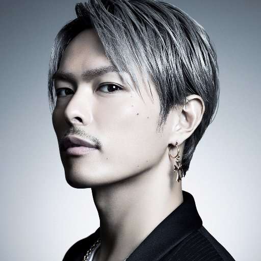三代目JSB今市隆二が初フォトエッセー　恋愛観、グループ愛、肉体美さらけ出す