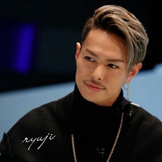 三代目JSB今市隆二が初フォトエッセー　恋愛観、グループ愛、肉体美さらけ出す