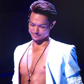 三代目JSB今市隆二が初フォトエッセー　恋愛観、グループ愛、肉体美さらけ出す
