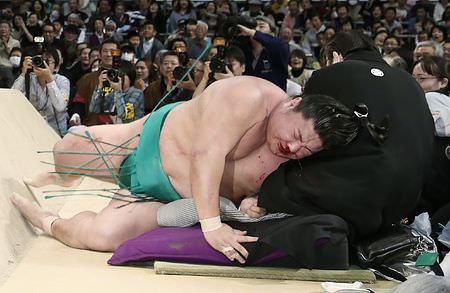 白鵬、節目の場所に向け立ち合いの悪癖改善へ