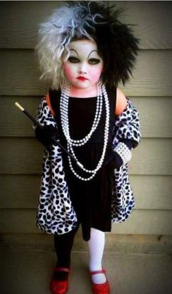 海外の小さい子のコスプレ