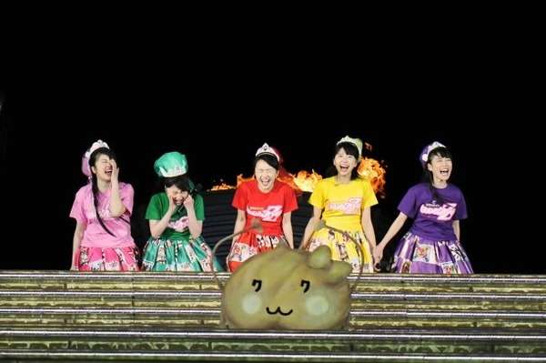 有安杏果「ももクロ」卒業を電撃発表「普通の女の子の生活を送りたい」