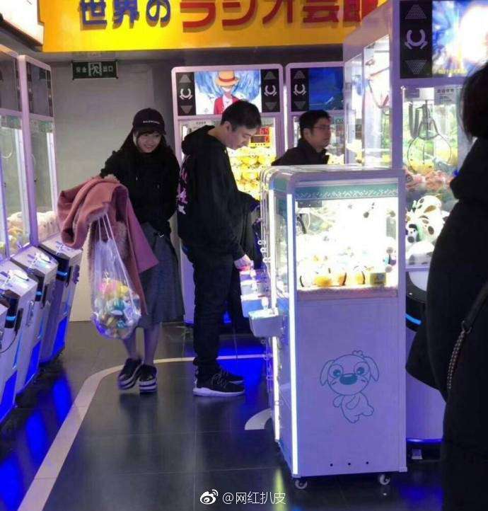 佐野ひなこが中国大富豪の愛人に?「中国にハマッてる」「ゲーセンで高級バッグを…」