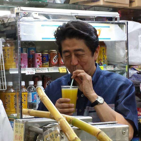 安倍昭恵夫人が安倍首相の冴えない画像を投稿 批判コメントも消さない謎