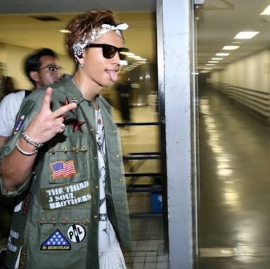  ローラがTwitterで“テレビに積極的に出演する”という宣言をし、ファンから歓喜の声