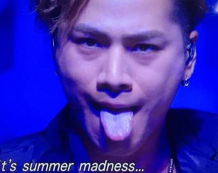  ローラがTwitterで“テレビに積極的に出演する”という宣言をし、ファンから歓喜の声