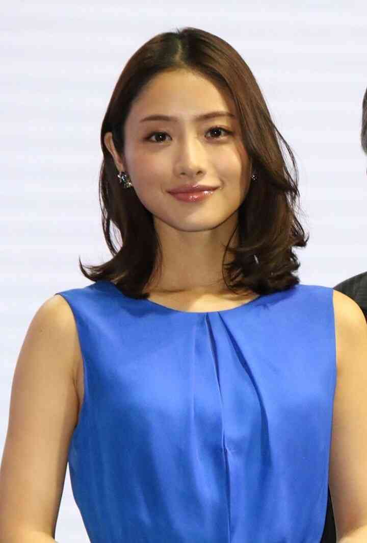  ローラがTwitterで“テレビに積極的に出演する”という宣言をし、ファンから歓喜の声