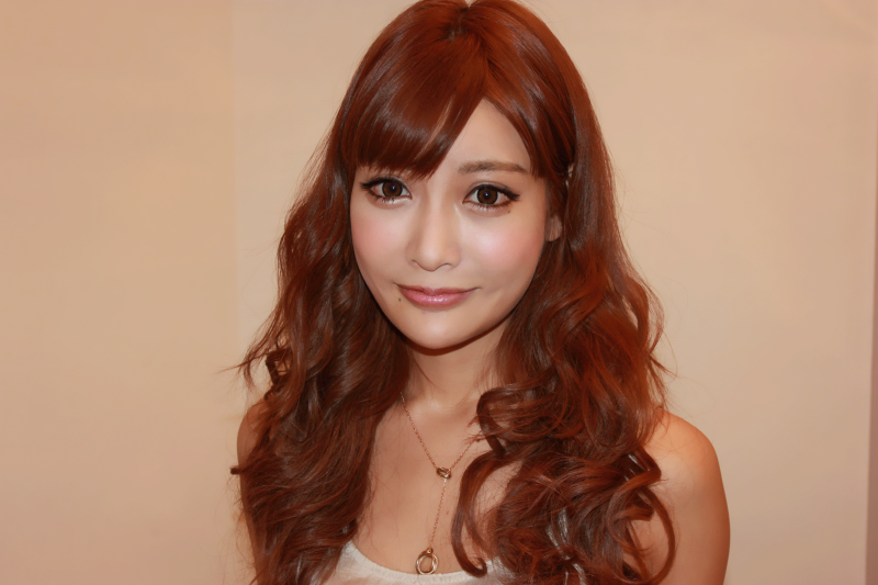 加藤紗里がラジオで政治経済番組のレギュラー務める「こんばんは加藤クリステルです」