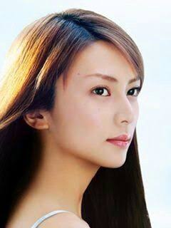 可愛い系より美人系の顔が好きな方
