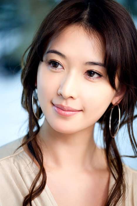 可愛い系より美人系の顔が好きな方