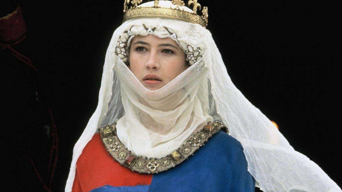 可愛い系より美人系の顔が好きな方