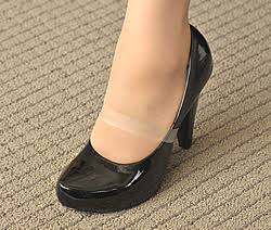 ストラップのないパンプスを履くコツ