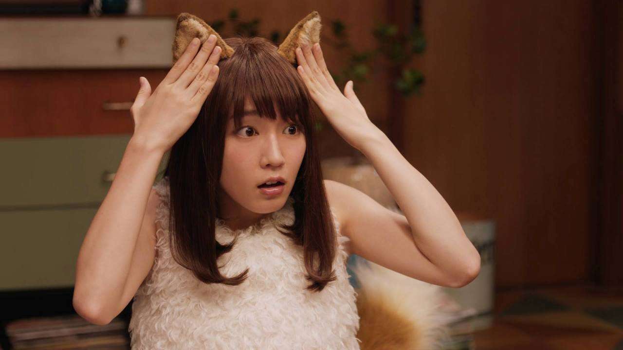 吉岡里帆＆中村アン、仲良し2ショットの背景に“写り込み”「後ろに何かいる」