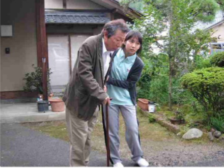 吉岡里帆＆中村アン、仲良し2ショットの背景に“写り込み”「後ろに何かいる」