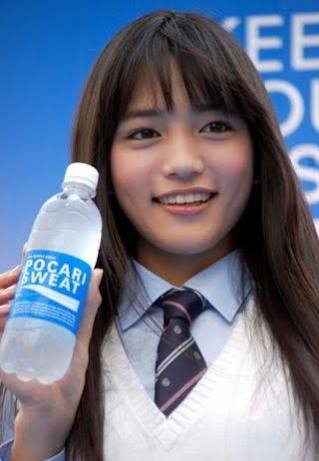川口春奈、メンタル不安な自撮り写真があの人気女優に似ていると話題に