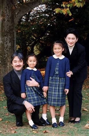眞子さま、小室圭さんとの結婚延期で「引きこもり・食欲不振」に