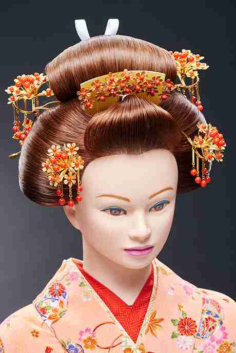 髪の毛が多い人あるあるツイートに共感続出!「ポニーテールするとゴムが千切れる」「美容院で髪を延々と梳かれる」