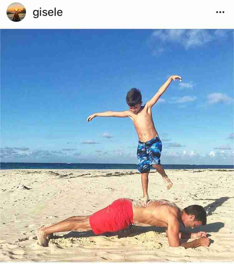 ジゼル・ブンチェンの夫トム・ブレイディ　10歳息子の唇にキスで物議