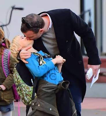 ジゼル・ブンチェンの夫トム・ブレイディ　10歳息子の唇にキスで物議