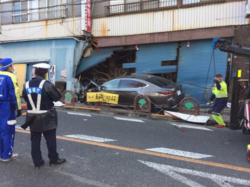 車が歩道に...歩行者が死亡　弁護士が運転