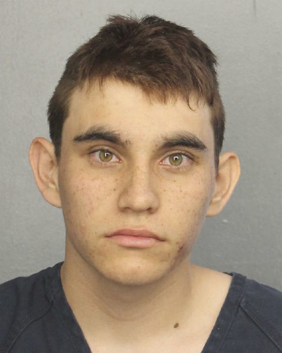 フロリダ州の高校で銃乱射、死者複数か 容疑者は拘束