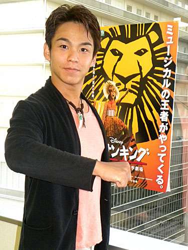 電車内で介抱してくれた俳優の男性殴る 会社員の男逮捕…男性はあごの骨を折る重傷
