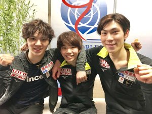 【フィギュア】宇野昌磨　公式練習切り上げ、右足首負傷の可能性　おんぶされバスに…