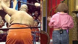 浜崎あゆみ、ミニスカートから美尻チラリ「見えちゃいそう」「超セクシー」と反響
