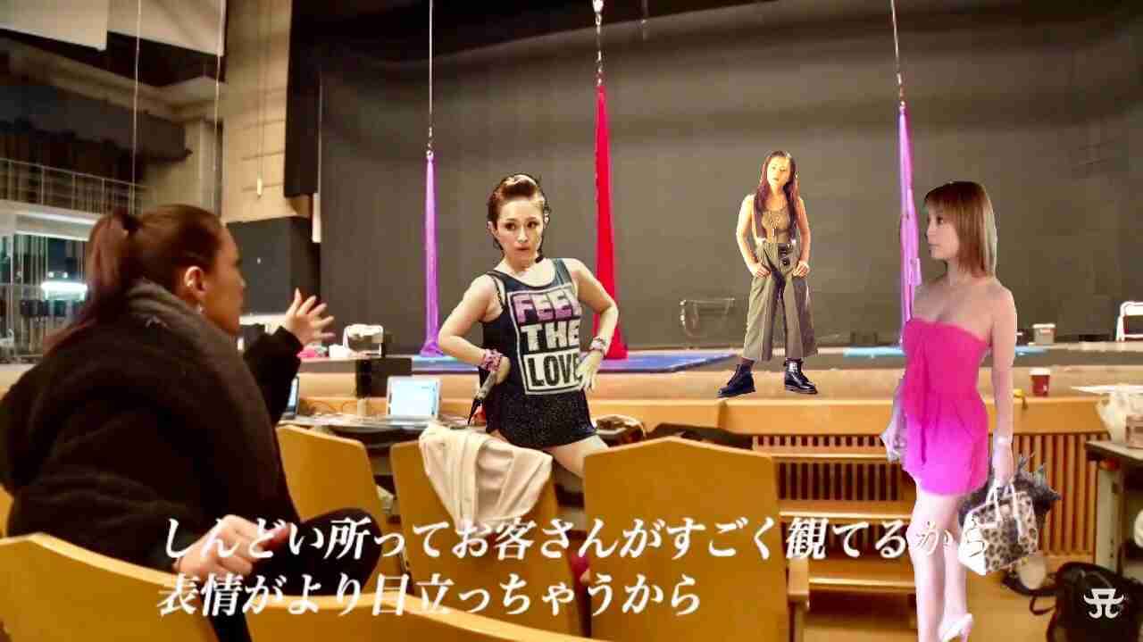 浜崎あゆみ、ミニスカートから美尻チラリ「見えちゃいそう」「超セクシー」と反響