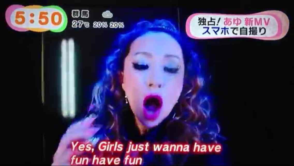 浜崎あゆみ、ミニスカートから美尻チラリ「見えちゃいそう」「超セクシー」と反響