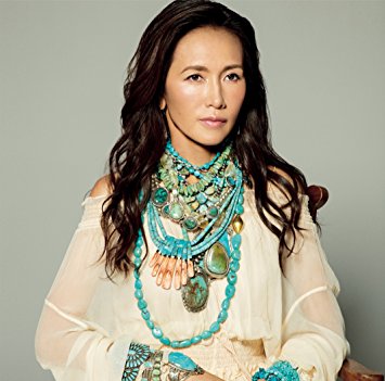 工藤静香、自撮りしたレギンス姿を披露するも「下半身が細すぎる」と騒然