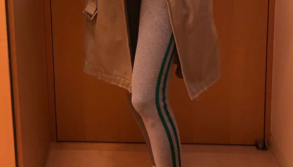 工藤静香、自撮りしたレギンス姿を披露するも「下半身が細すぎる」と騒然