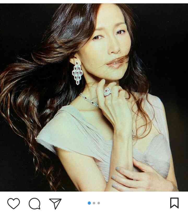 工藤静香、自撮りしたレギンス姿を披露するも「下半身が細すぎる」と騒然