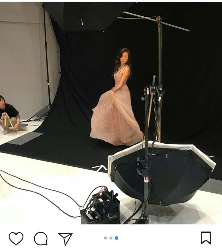 工藤静香、自撮りしたレギンス姿を披露するも「下半身が細すぎる」と騒然