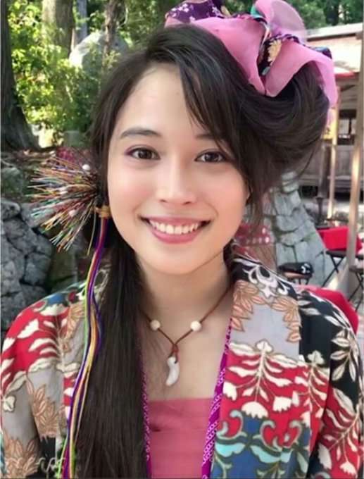 「すずにしか見えない」　広瀬すずそっくりのアリスに「似すぎ」の声
