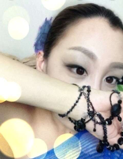 2年前の廃盤コスメ紹介、「偽物グッチ」にインフル狂言…ざわちんの