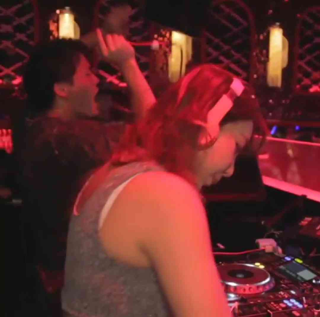 2年前の廃盤コスメ紹介、「偽物グッチ」にインフル狂言…ざわちんの