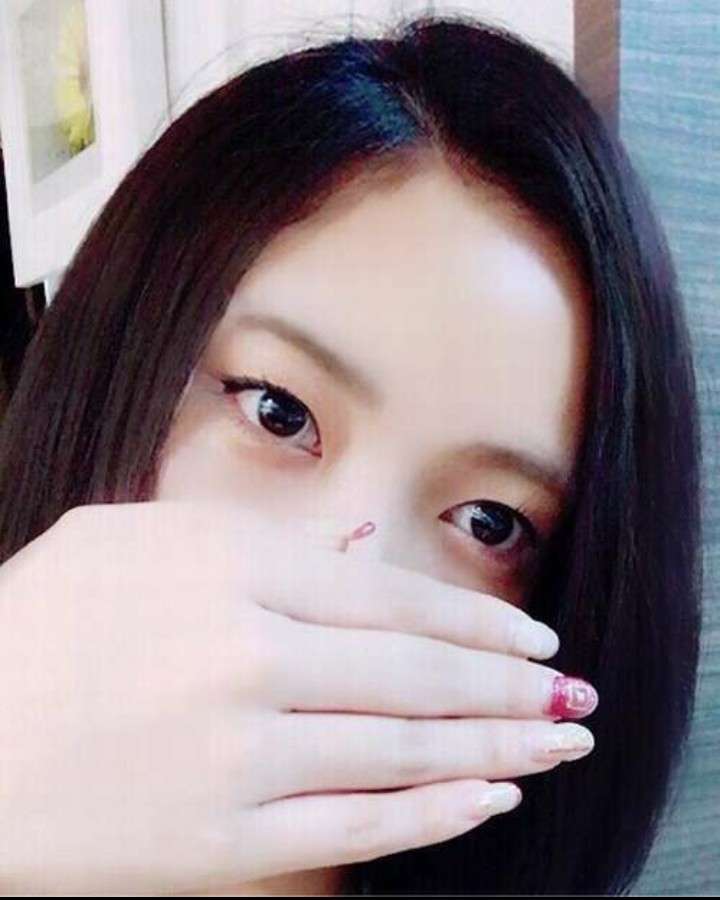 2年前の廃盤コスメ紹介、「偽物グッチ」にインフル狂言…ざわちんの