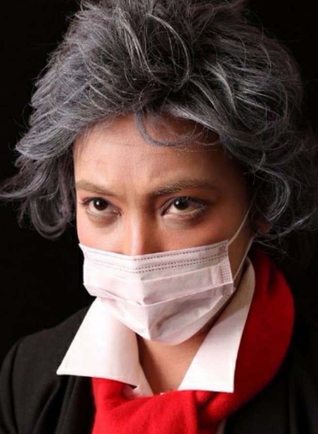 2年前の廃盤コスメ紹介、「偽物グッチ」にインフル狂言…ざわちんの