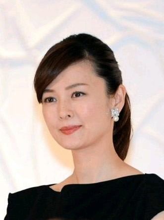 乃木坂46白石麻衣、寝顔が美しすぎる　秋元真夏が撮影＜乃木撮・先行カット＞